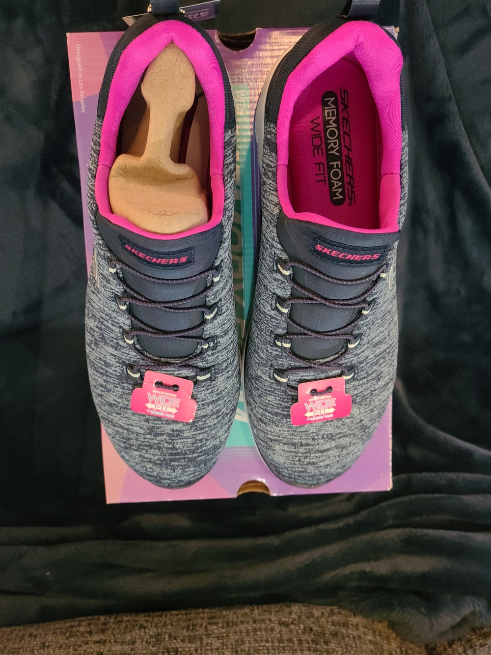 Skechers Women's Gray Knit Slip-On Sneakers with Pink Lining, 9 Wide, NIB - Picture 3 of 5